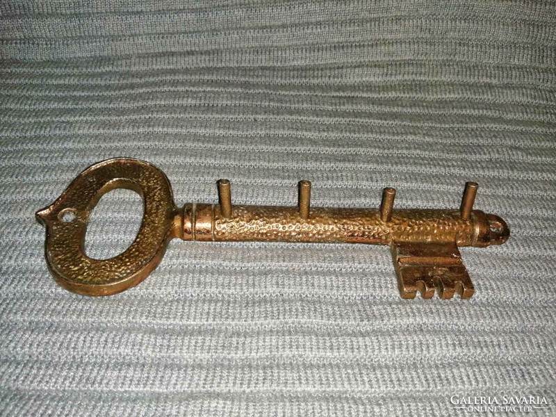Metal keychain in the shape of a key (a1)