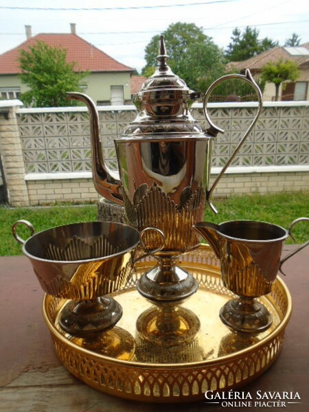 4 részből álló teás kínáló aranyozott cizelállát emeltfalú tálcával barokk stilusú