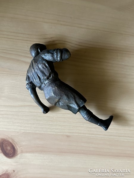 Antik bronz focista szobor, sérült