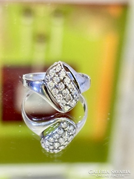 Dazzling, graceful silver ring with zirconia stones