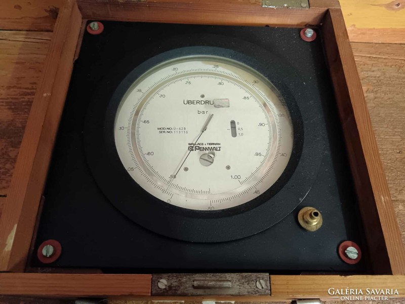 Nyomásmérő, 20. század közepei iskolai szemléltető, vagy laboratóriumi eszköz, eredeti dobozban