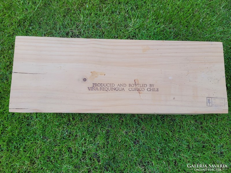 Large wooden wine box, for 6 wines, with burnt inscriptions.