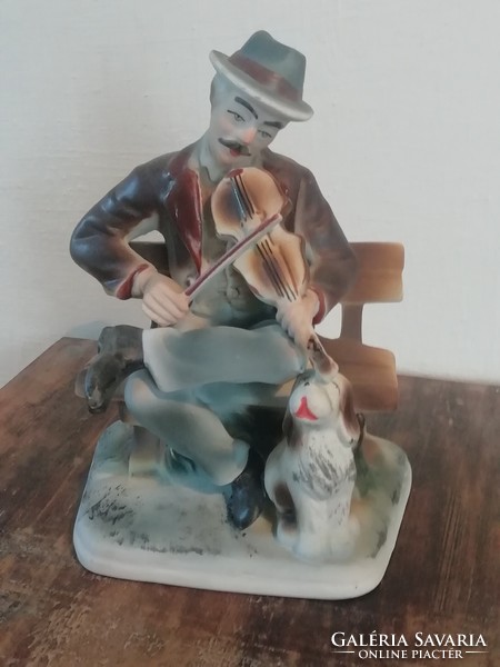 Arpo biscuit violin figurine