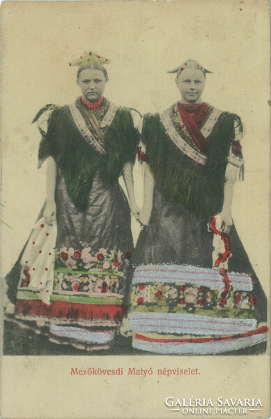 1914 – Matyó folk costume of Mezőkövesd. Colored photo sheet, postcard.