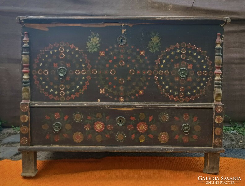 XIX. Century-old chest of drawers! With a beautiful hand-painted pattern! It was made by Gyula Tiszárovits in 1896