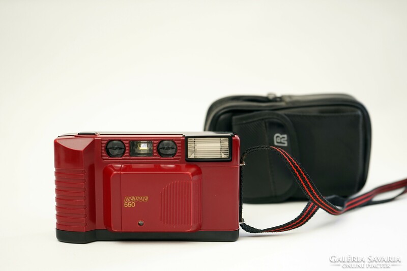 Retro revue 550 camera / old / ma de in hong kong