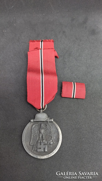 Eastern front pendant (unmarked) with single ribbon band