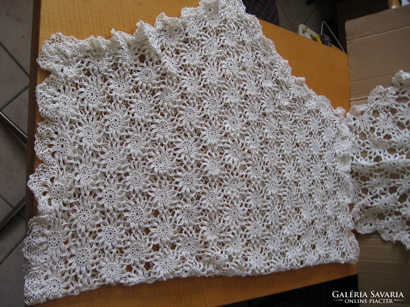Crochet daisy tablecloths, 3 pcs in one