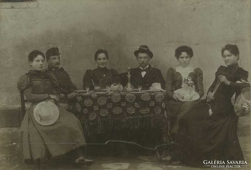 Early 1900s. Young men and women sitting around a table. Wilhelm herter, photography studio,