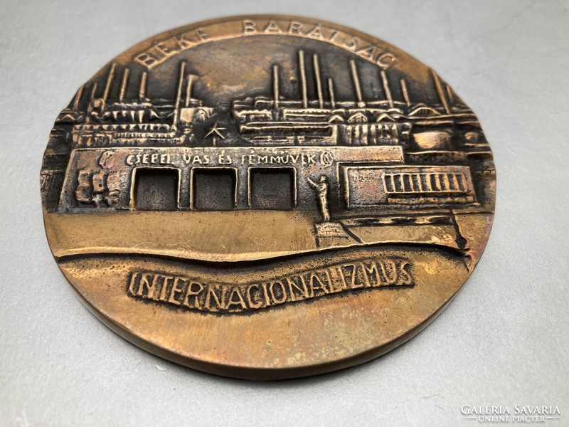 Manfréd Weiss, Csepel iron and metal works: peace, friendship, internationalism bronze plaque