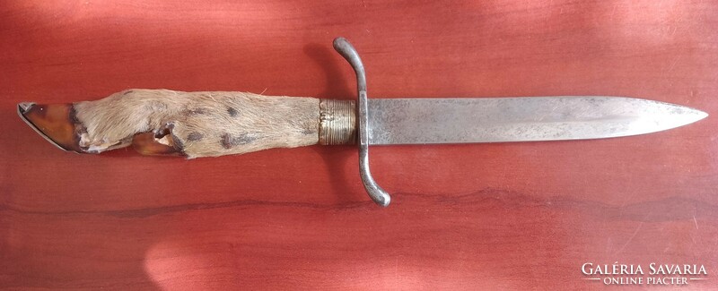 Hunting dagger with a doe's foot handle