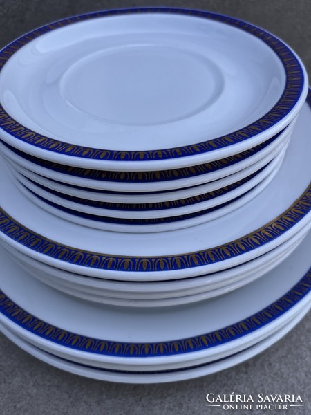 Plates with Alföld blue gold passenger sign pattern in one