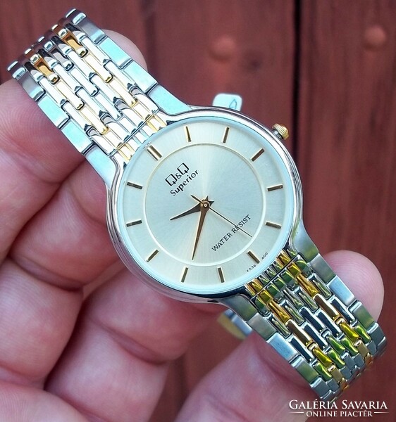 New q&q superior gold-steel unisex wristwatch