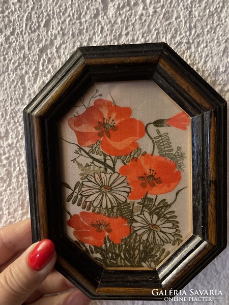 Fairy silk picture with poppies and daisies in an octagonal wooden frame.