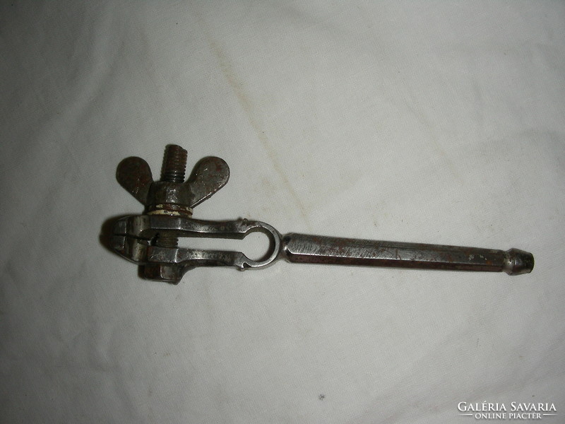 Hand clamp/vise watch tool