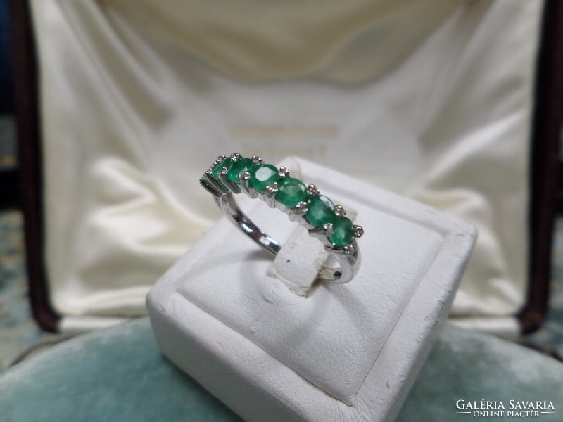 White gold row ring with emeralds and brilliants
