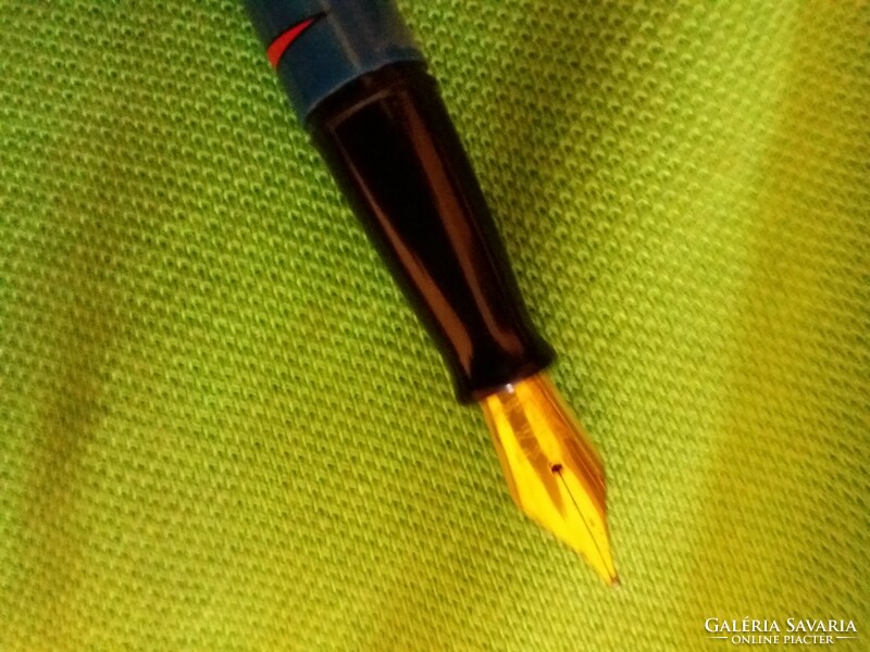 1980s quality creeks 'n' creeks fountain pen as shown in the pictures