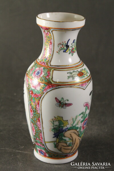 Porcelán pillangós váza 152
