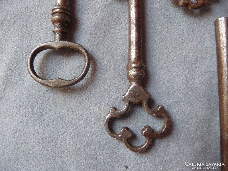 8 db antik kulcs díszes antik acél kulcs gyűjtemény régi szekrény kulcs tétel 19.-20.század
