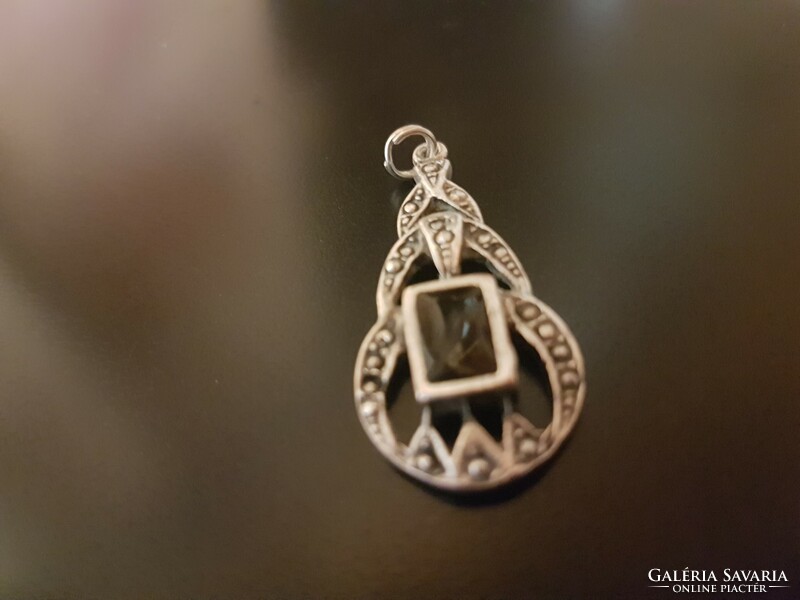 Retro pendant--- onixxal-----( approx. 1 cm ) and marcasite-----beautiful old jewelry - showy and elegant