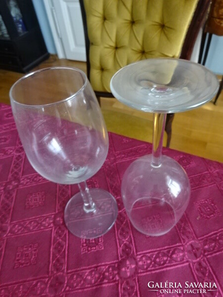 Stemmed wine glass, quantity marked on the side, height 18.5 cm, two pieces. He has!