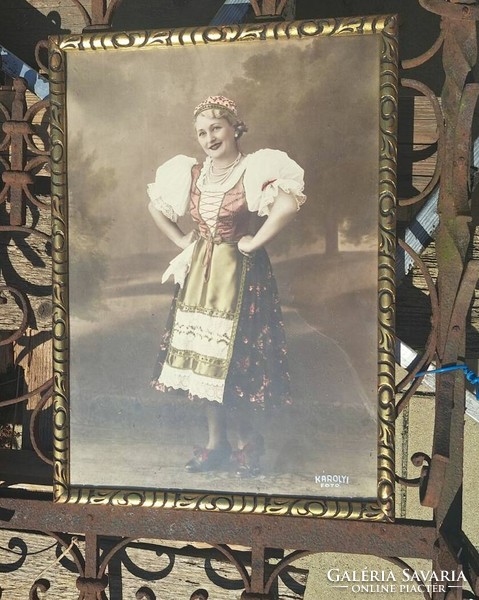 1930-40 körül. Magyar folklór, népviselet - lány 45x32 cm( Antik kerettel.)