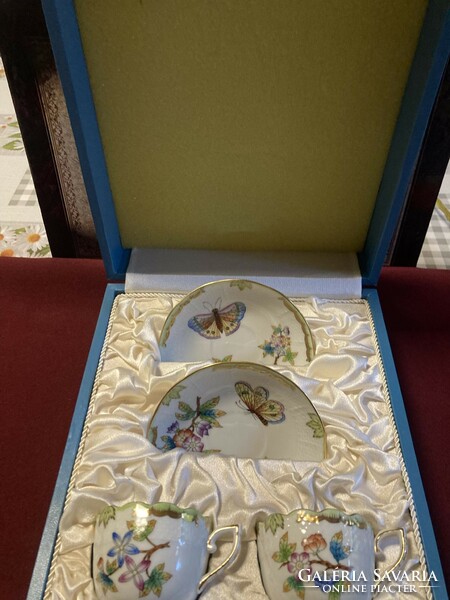 Beautiful coffee set with Victoria pattern from Herend, in original box! Rare!