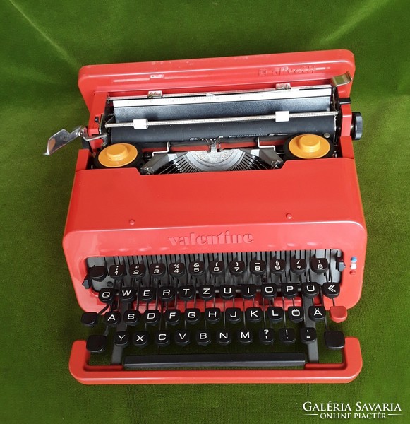 Olivetti valentine / ettore sottsass typewriter / design classic