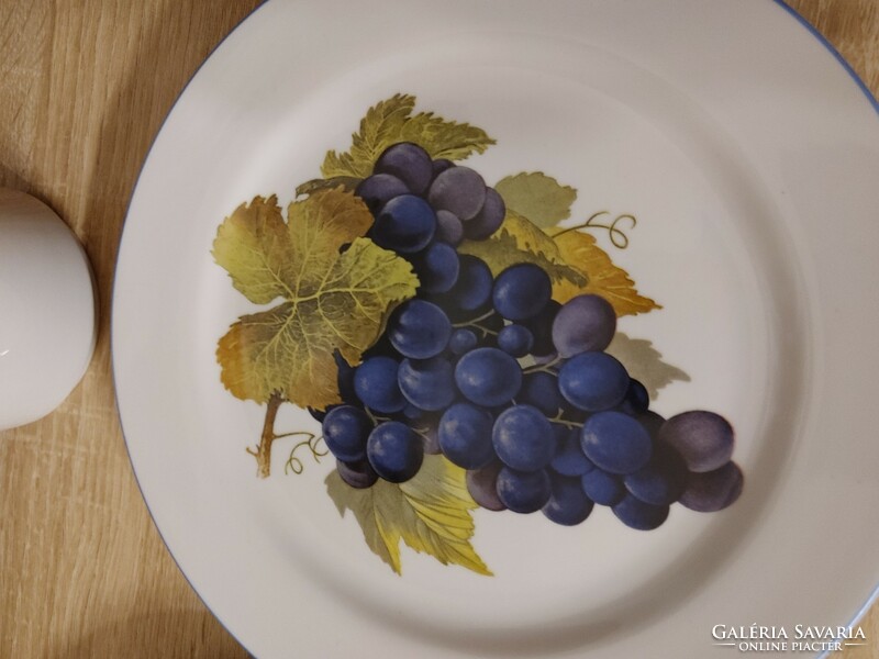 PIKNIK kosár régiség   Zsolnay bögrék és tányérok szőlő mintával