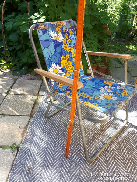Children's camping chair from the 80s, stable
