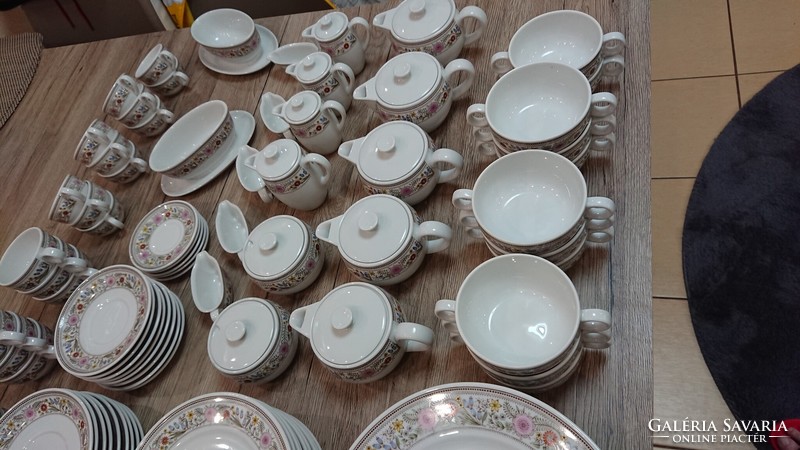 Schönwald fabrik decor porcelain set. 92 pieces.