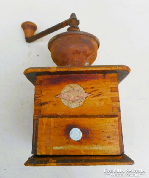 Old wooden coffee grinder (reinbrock's ideal)