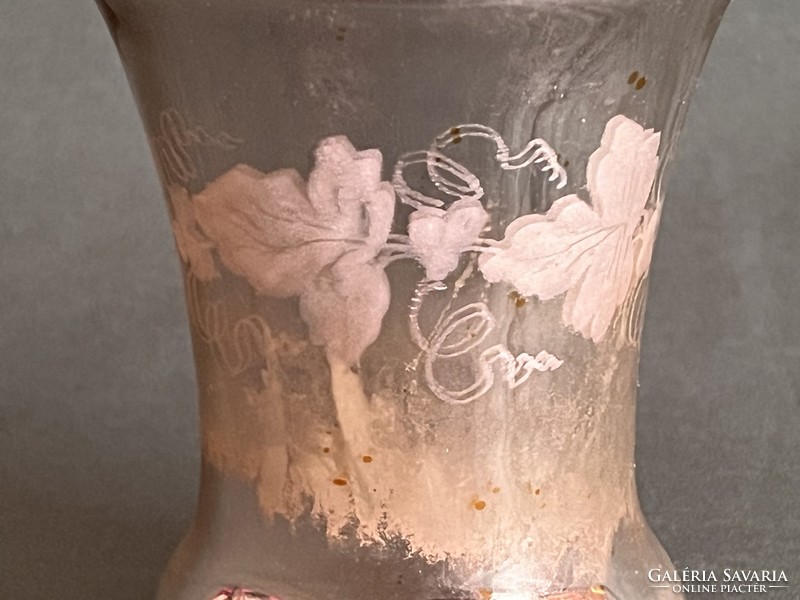 Antique leaf-patterned glass cup (u0036)