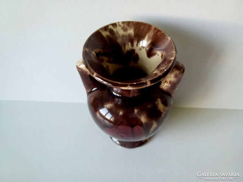 I am giving an antique old large grape-patterned majolica bowl, a ceramic plate, and a small vase as a gift