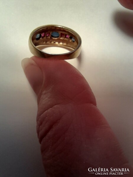 Szépséges, drágakövekkel díszített arany gyűrű 50-es méret 14K