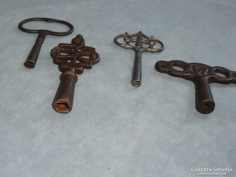 4 antique keys decorative antique clock key collection old clock winder key set 19th-20th century