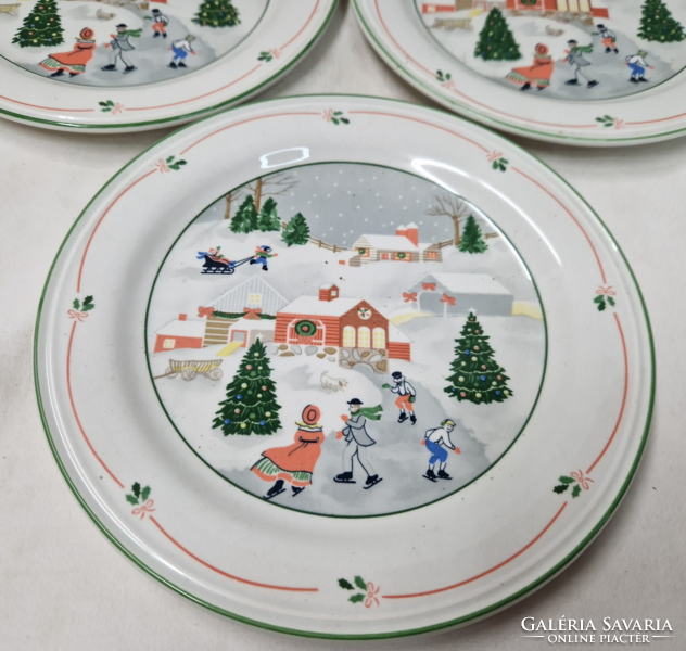 Porcelán karácsonyi mintás tányérok hibátlan állapotban együtt eladók 19 cm.