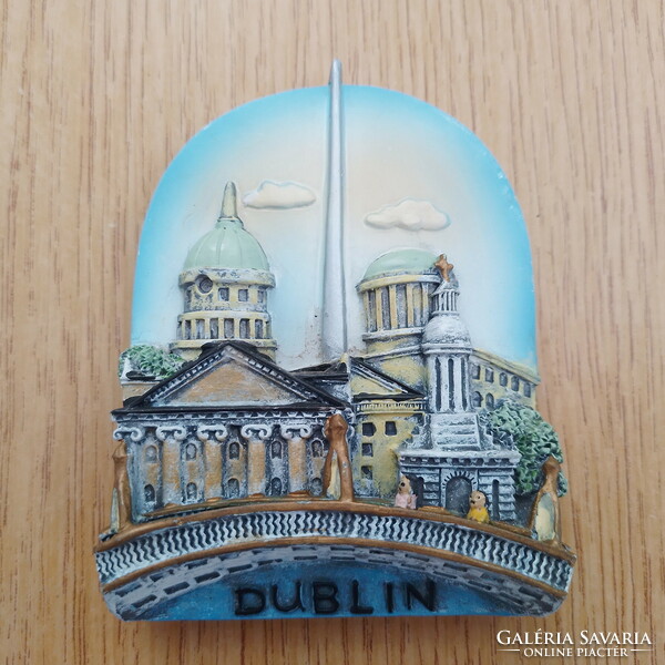 Dublin hand-painted 3-dimensional fridge magnet (7 x 9 cm., Thick, Ireland)