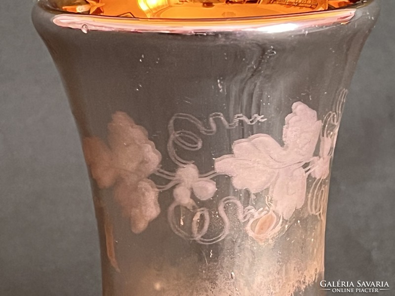 Antik foncsorozott levélmintás üveg pohár (U0036)