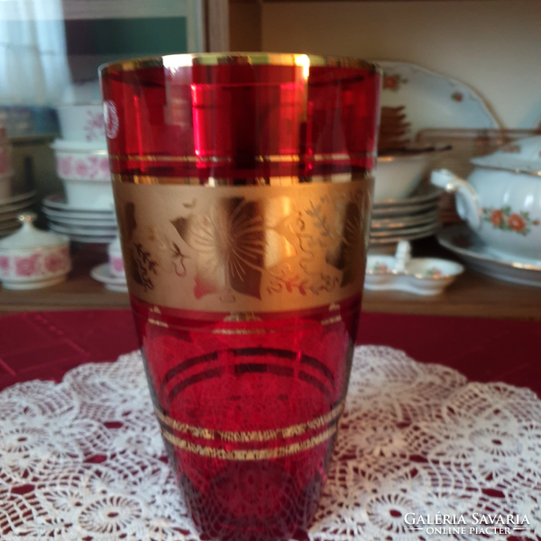 Bohemia, rubinvörös aranyozott váza