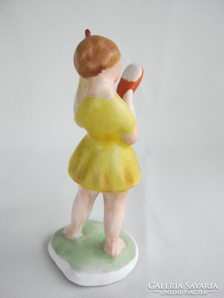 Bodrogkeresztúr ceramic girl combing her hair
