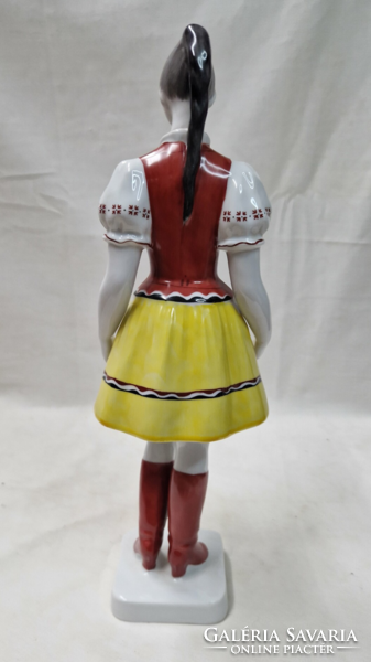 Hollóházi nagyméretű kézzel festett porcelán népviseletes lány figura hibátlan állapotban 30,5 cm