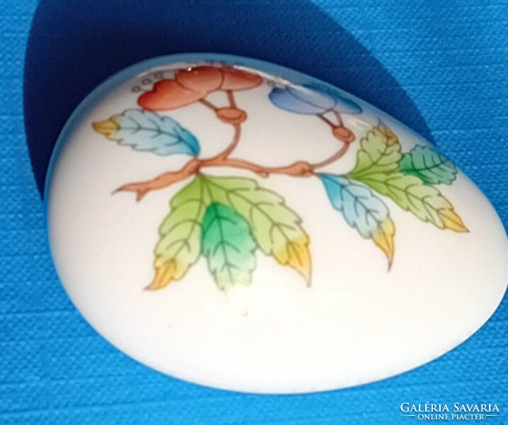 Egg-shaped paperweight from Herend with a Victorian pattern