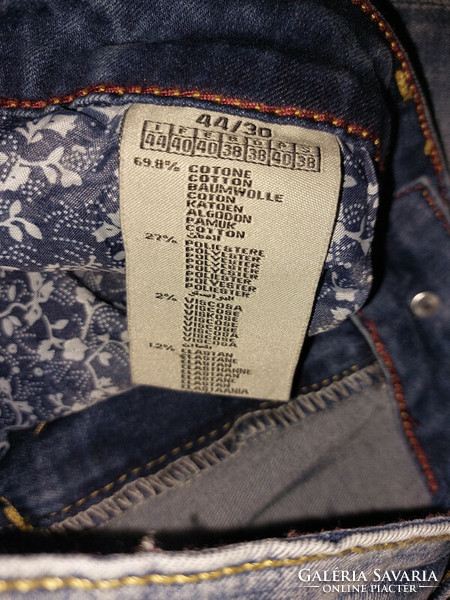 Red jolly (Italian) torn, worn elastic jeans. New, with tags. M, but look at the measured data!