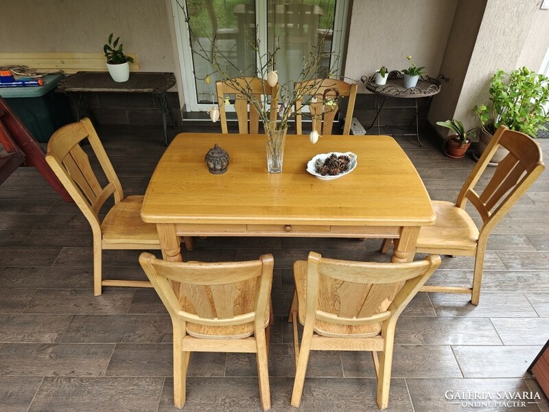 Tömör tölgyfa étkező garnitúra , étkező asztal + 6 szék hibátlan állapotban
