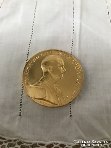 Gilded metal commemorative coin issued by Kenderes for the reburial of Miklós Vitéz Horthy 1993.Ix.4.
