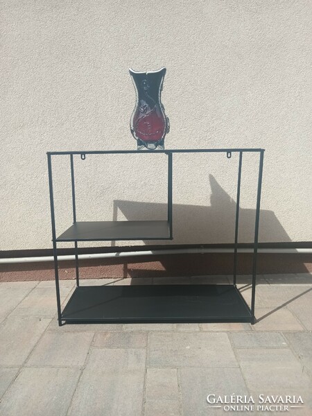 Fekete fém modern design fali polc. Alkudható.