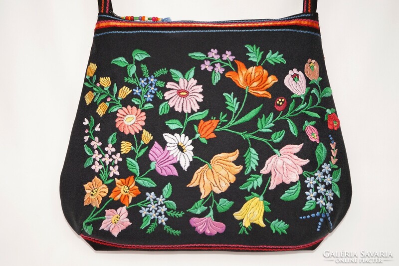 Colorful Hand-Embroidered Floral Large Size Black Zipper Wrap Women's Shoulder Bag With Inner Pockets
