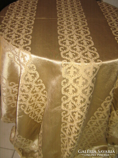 Gyönyörű arany színű barokk Bourbon liliom mintás függöny