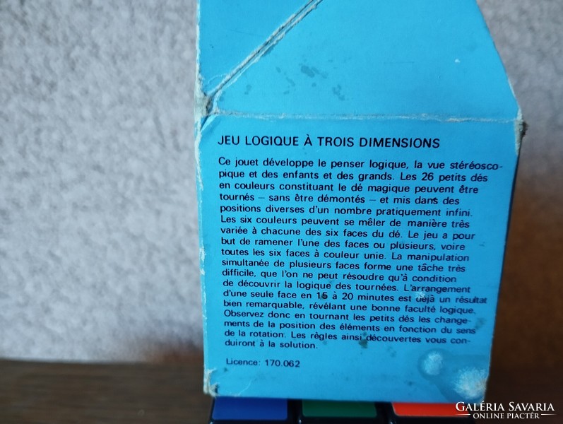 Bűvös kocka francia feliratú dobozban